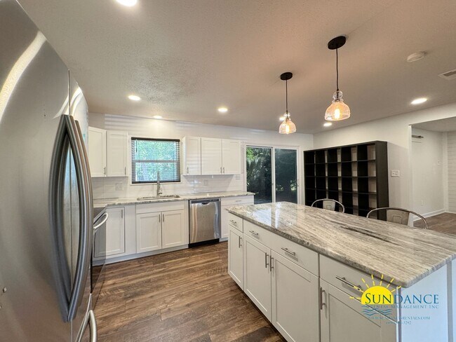Building Photo - Fully renovated 3 Bedroom Home in Fort Wal...