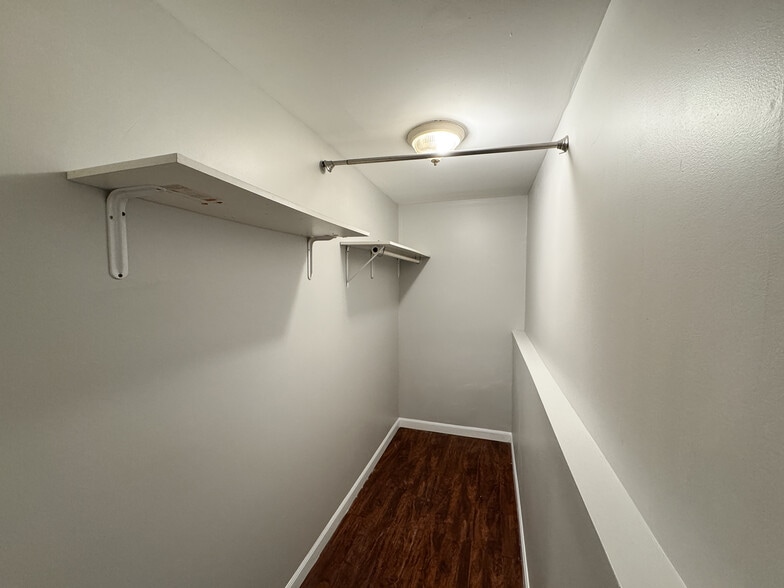 Closet - 4038 W Potomac Ave