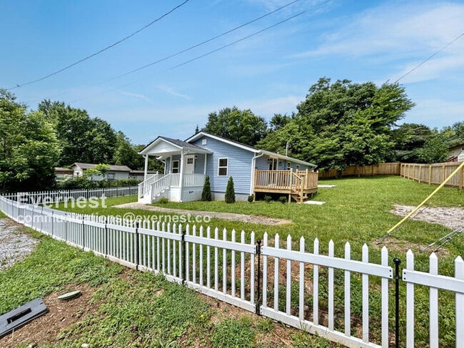 Primary Photo - 1121 Lawley St