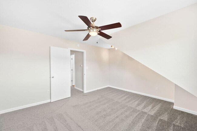 Building Photo - 4744 Edison Ln