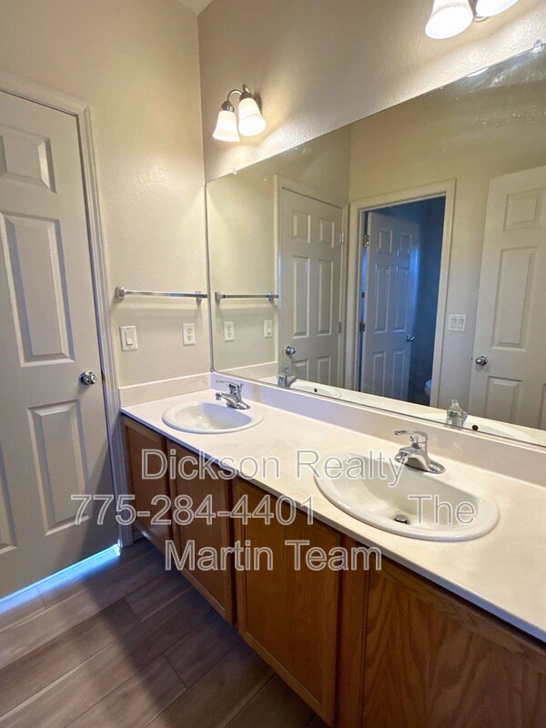 Building Photo - 5353 Desert Peach Dr