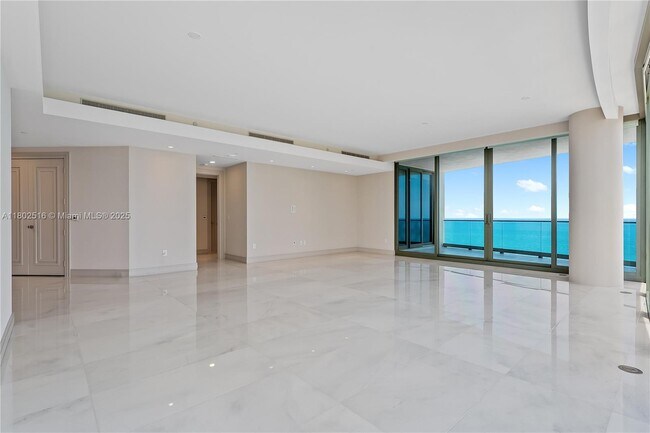 Building Photo - 17901 Collins Ave