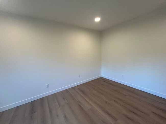 Building Photo - Beautiful 2 Bedroom, 2 Bathroom Condo in N...