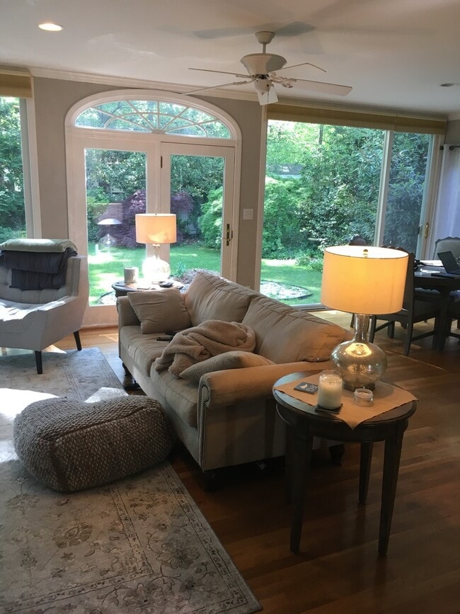 Building Photo - Kirkwood stunner with 3BR and fabulous yard!