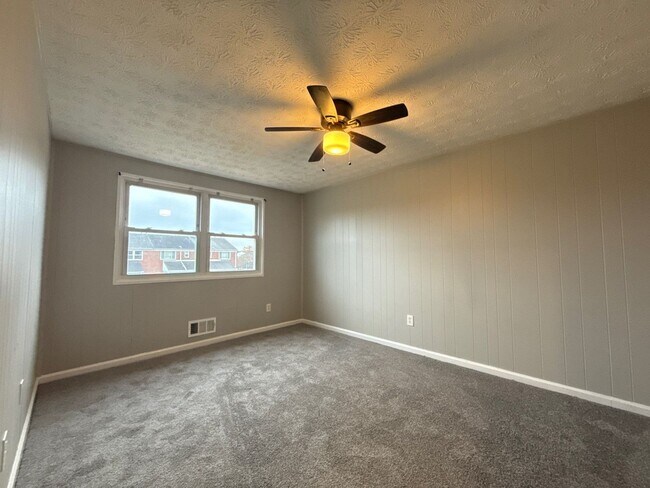 Building Photo - Beautiful Three Bedroom Home In Essex