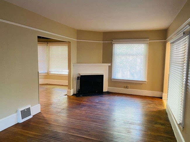 Building Photo - Charming 2 bed Bungalow