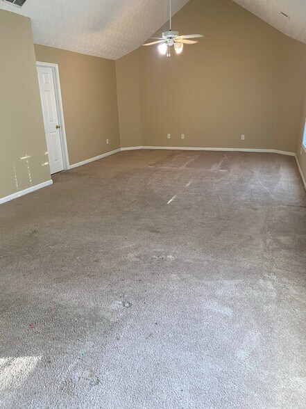 Building Photo - 75 Prince Edward Way