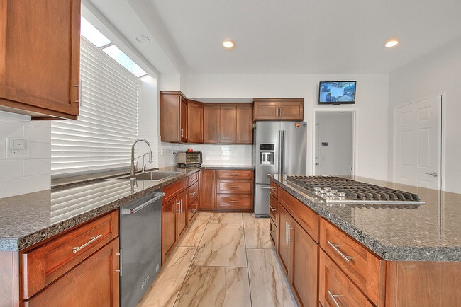 Building Photo - 3571 Rio Ranch Rd