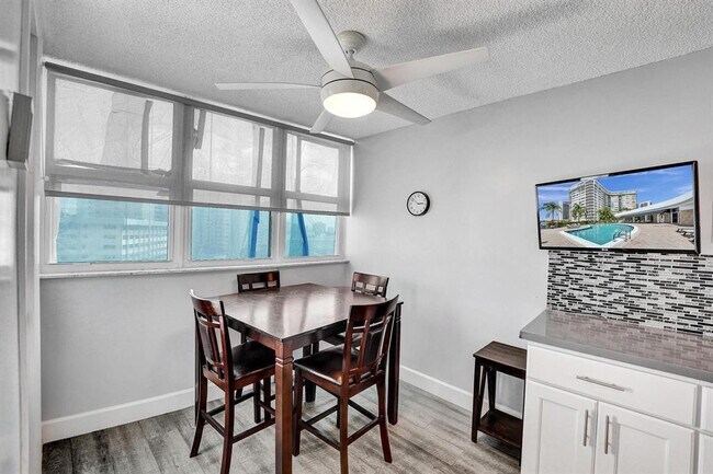 Building Photo - 100 Golden Isles Dr