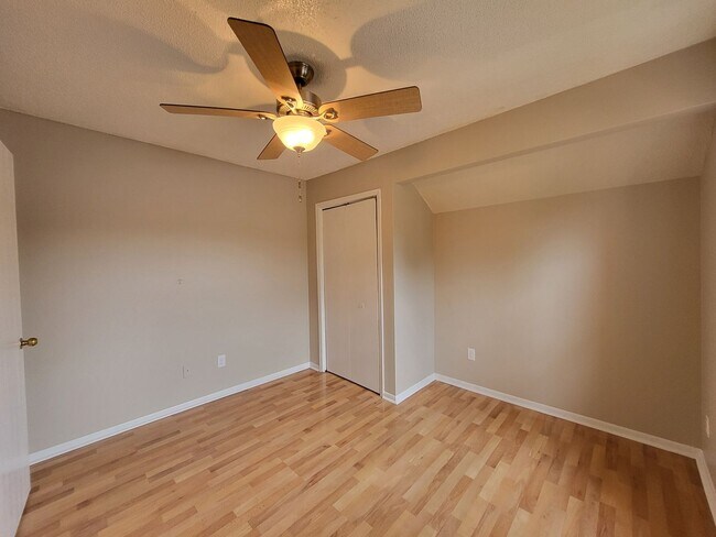 Building Photo - 1248 E 17th Ct