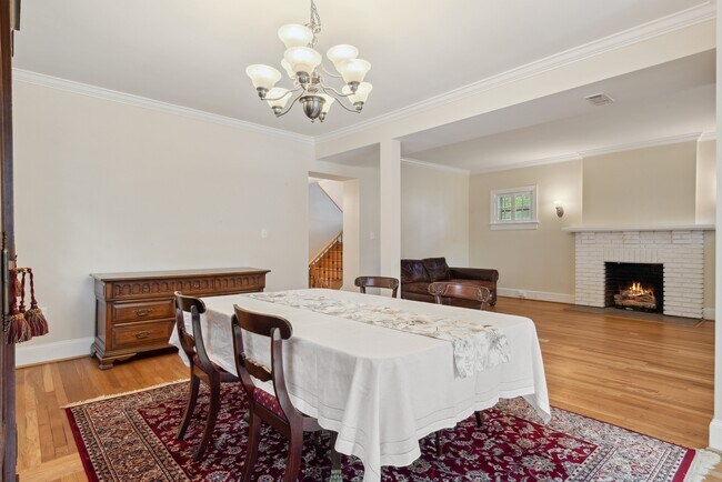 Building Photo - 317 W College Terrace