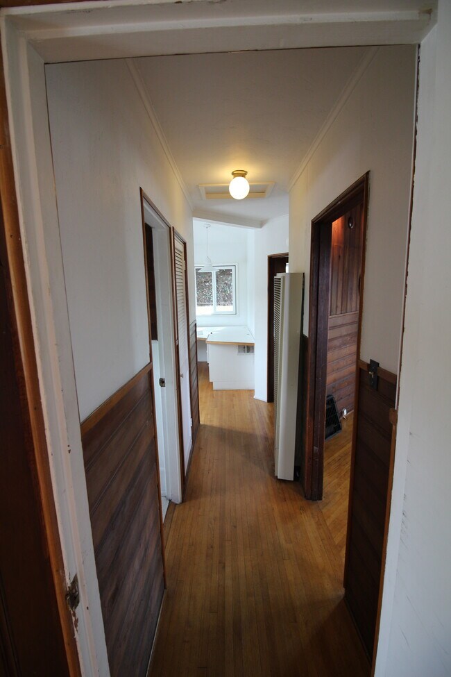 Building Photo - 1010 Tourmaline St
