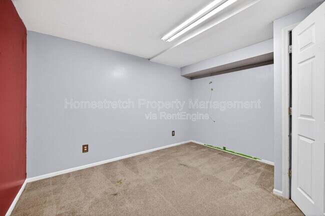 Building Photo - 166 Royallprairie Ln