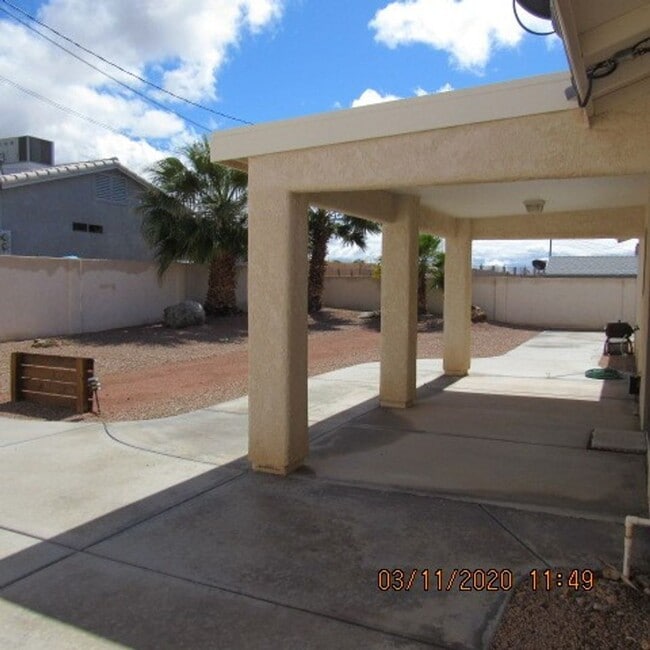 Building Photo - 3 bedroom 2 bath home with 3 car garage and RV parking