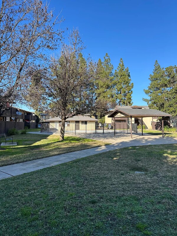 Building Photo - 625 S Madera Ave