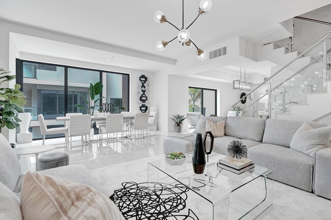 Building Photo - 3040 N Ocean Blvd