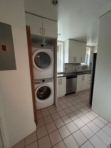 Primary Photo - 184 Saint Paul St