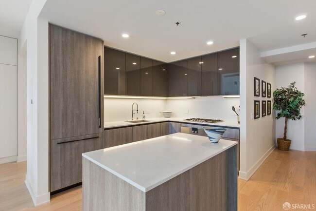 Building Photo - 338 Main St