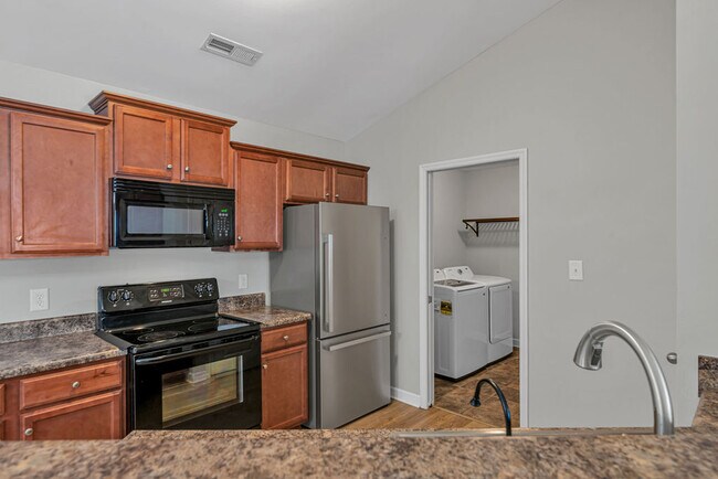 Building Photo - 303 Sinclair Ln