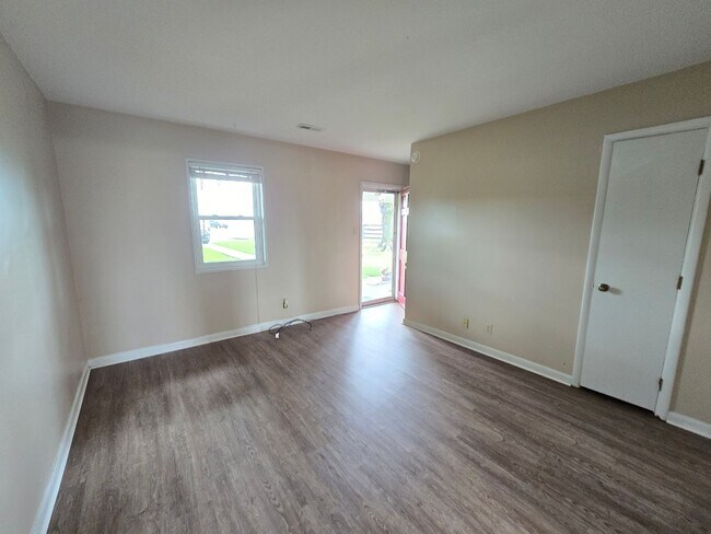Building Photo - 3400 Taylorsville Rd