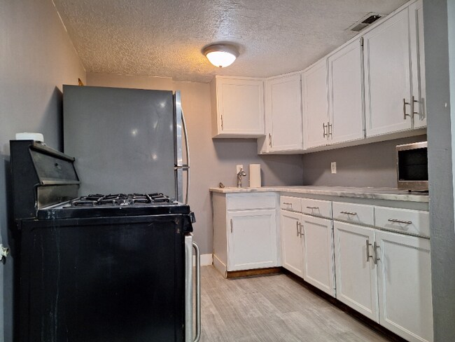 Building Photo - 5508 Maudine Ave