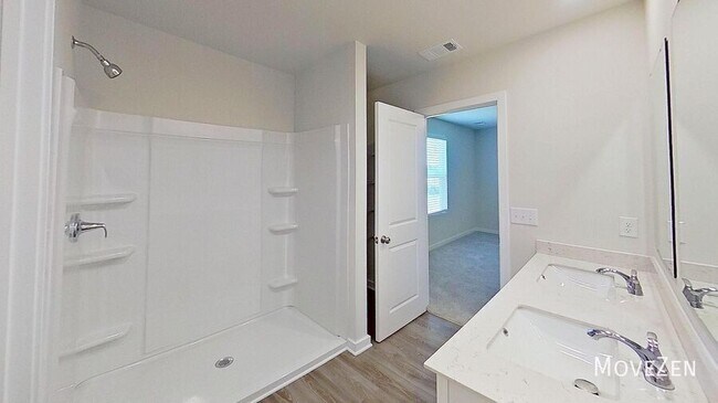 Building Photo - 161 Davis Dr