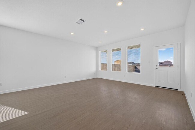 Building Photo - 328 Rockies Rd