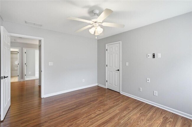 Building Photo - 518 S Fortune Way