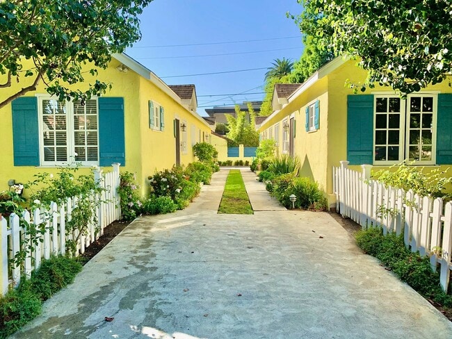 Building Photo - 9016 1/2 Rangely Ave