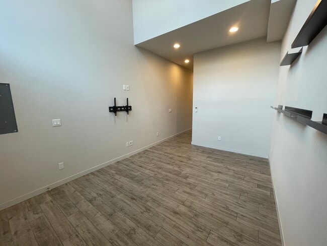 Building Photo - 2622C SW Nevada St