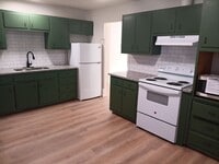 Building Photo - Charming 2-bedroom, 1-bathroom! Showings available!
