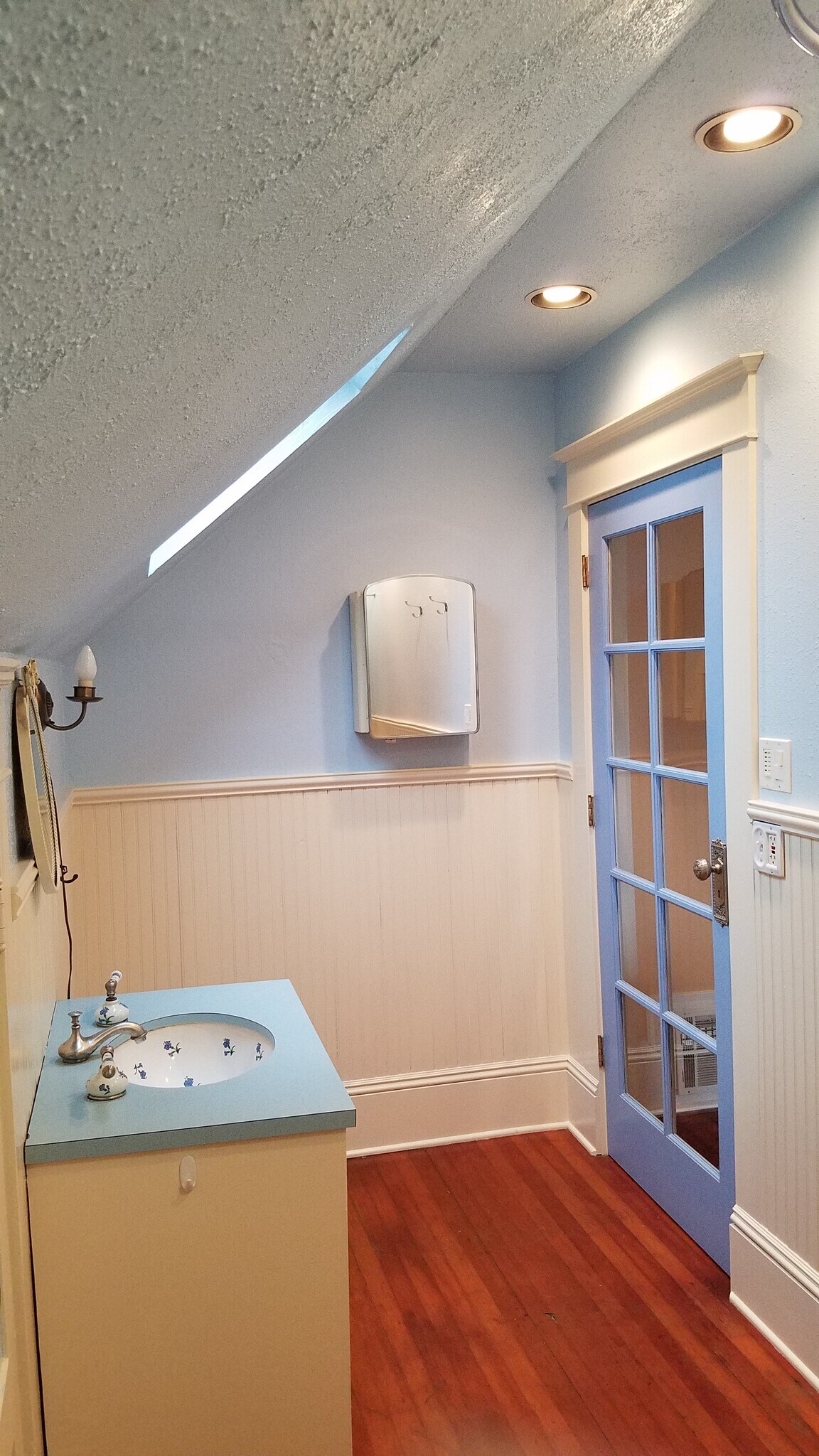 Bathroom medicine cabinet - 555 N Simpson St