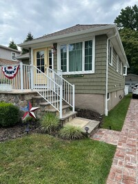 Building Photo - 68 Monroe Ave