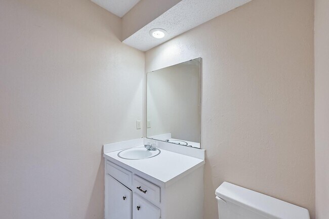 Building Photo - 2704 St George Pl
