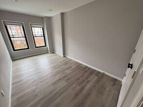 Building Photo - 235 E Market St