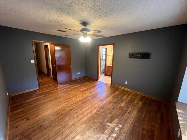 Building Photo - Pensacola - Windermere - 3 Bedroom, 2 Bath...