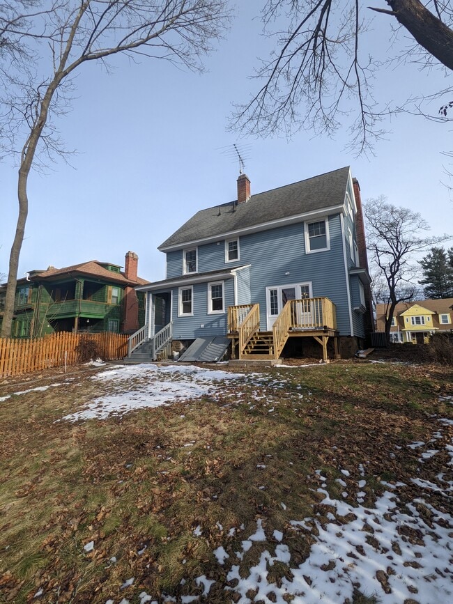 Building Photo - 171 Lincoln St