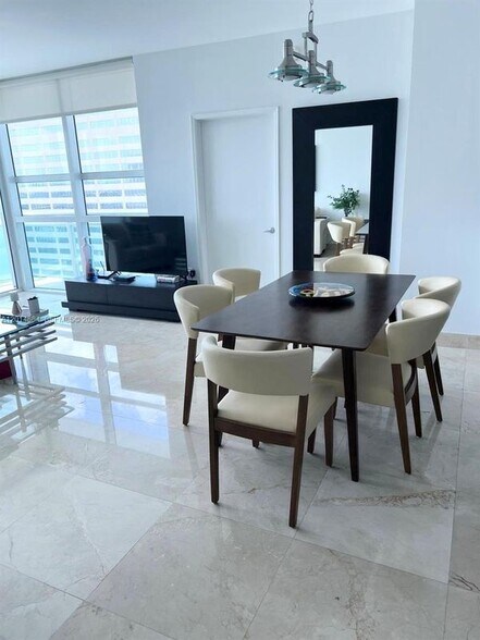 Building Photo - 950 Brickell Bay Dr
