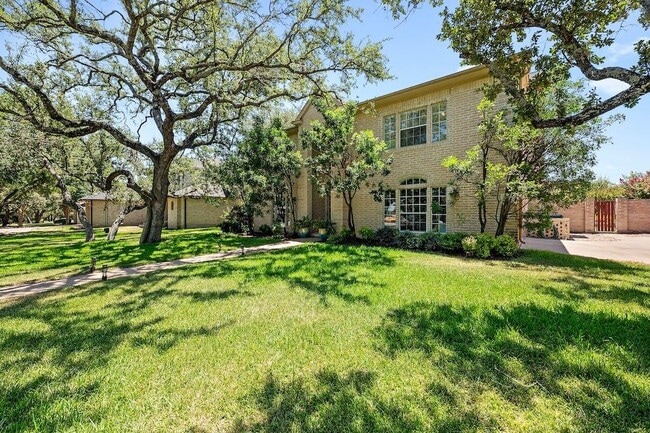 Building Photo - 1207 Lakeway Dr