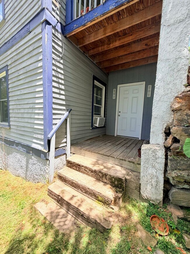 Building Photo - Available Now! River Arts District. 2 bedrooms/1 bathroom