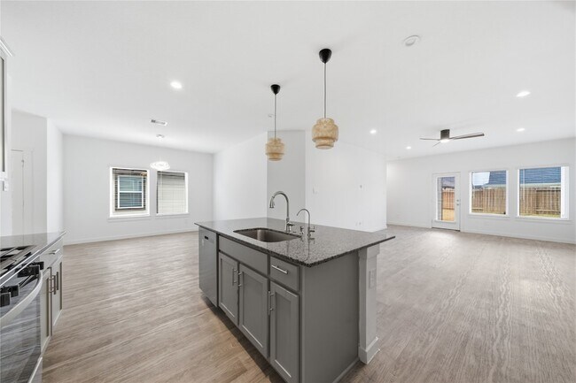 Building Photo - 31638 Featherstone Trl