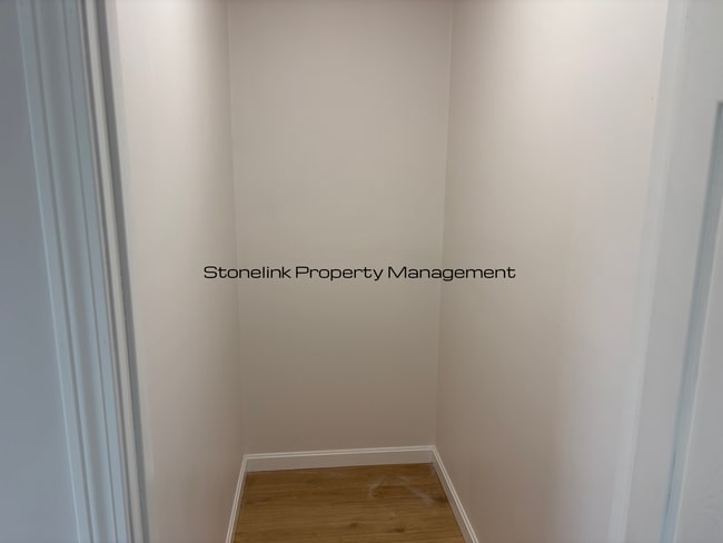 Building Photo - 1014 Douglas Ave