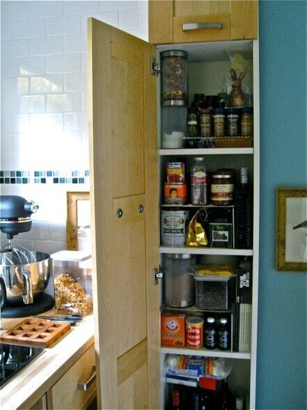 Kitchen cabinet - 2948 Albemarle St NW