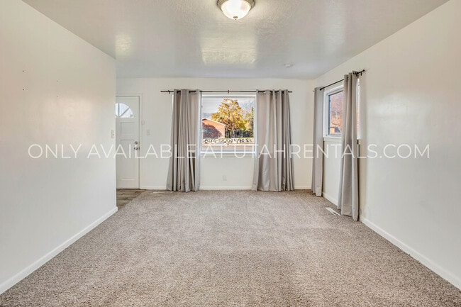 Building Photo - 360 E 400 S
