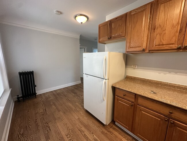 Building Photo - 7027 N Glenwood Ave