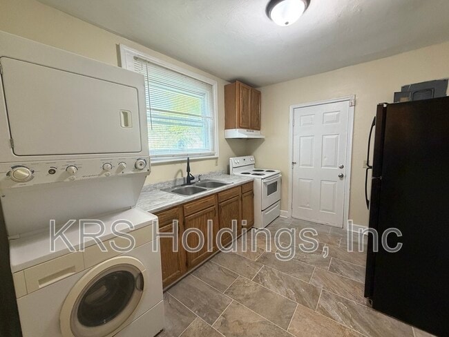 Building Photo - 754 Fremont St