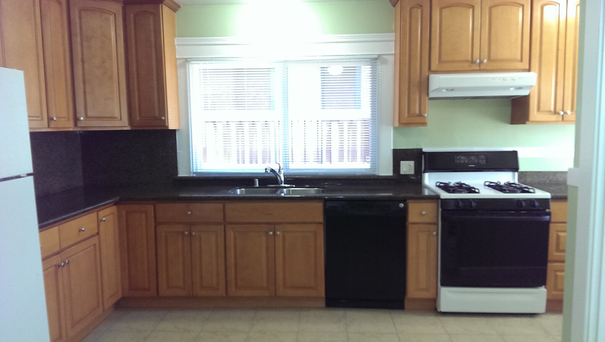 Building Photo - 915 Grand Ave