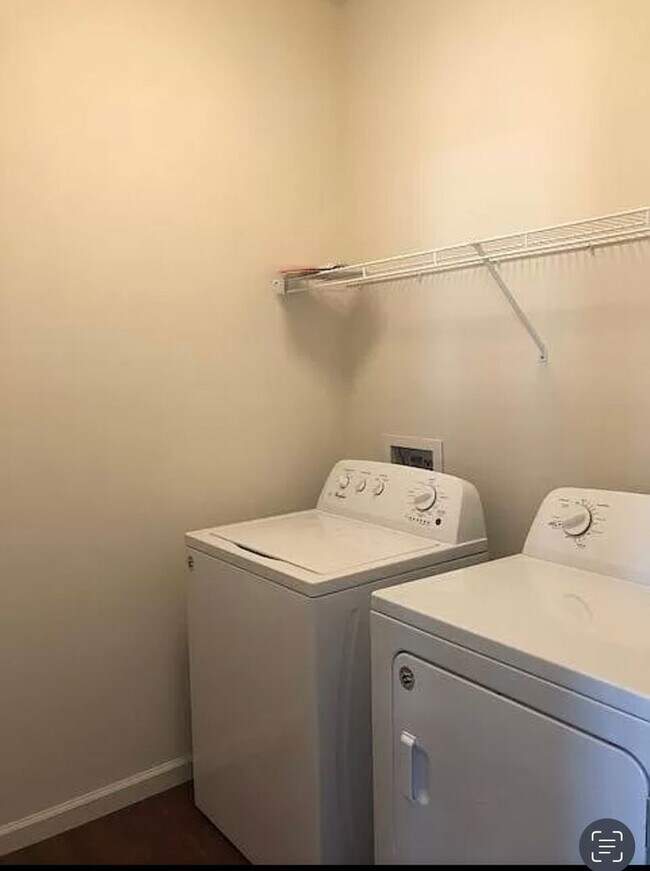 Building Photo - BRITTANY CHASE...3 Bedroom 2 bath