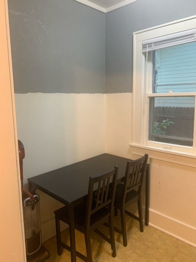Building Photo - Cozy 1 bed 1 Bath Close to OU Campus