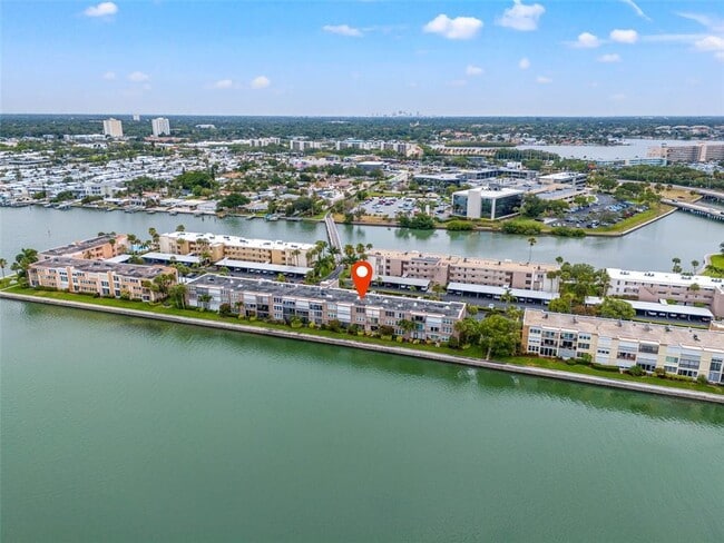 Building Photo - 7540 Bay Island Dr S